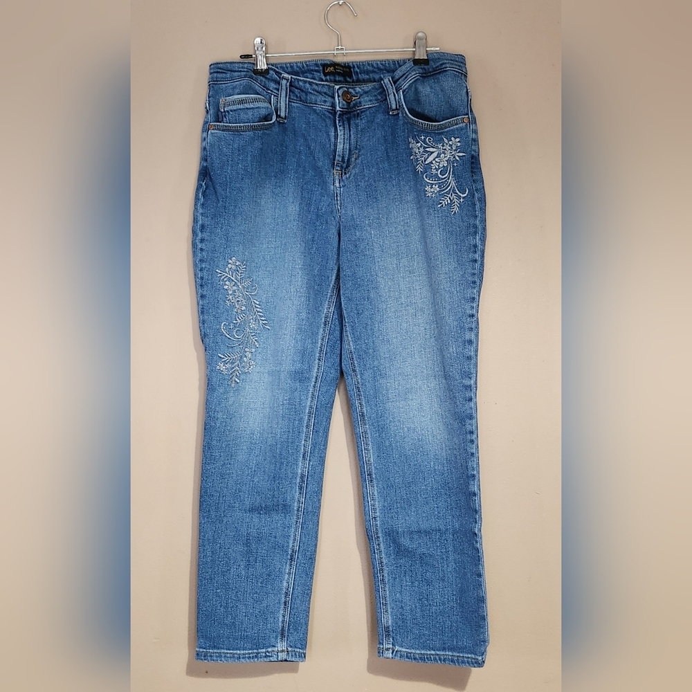 Lee modern series Women jeans Embroidered Blue Straight Sz 8 Mid-rise